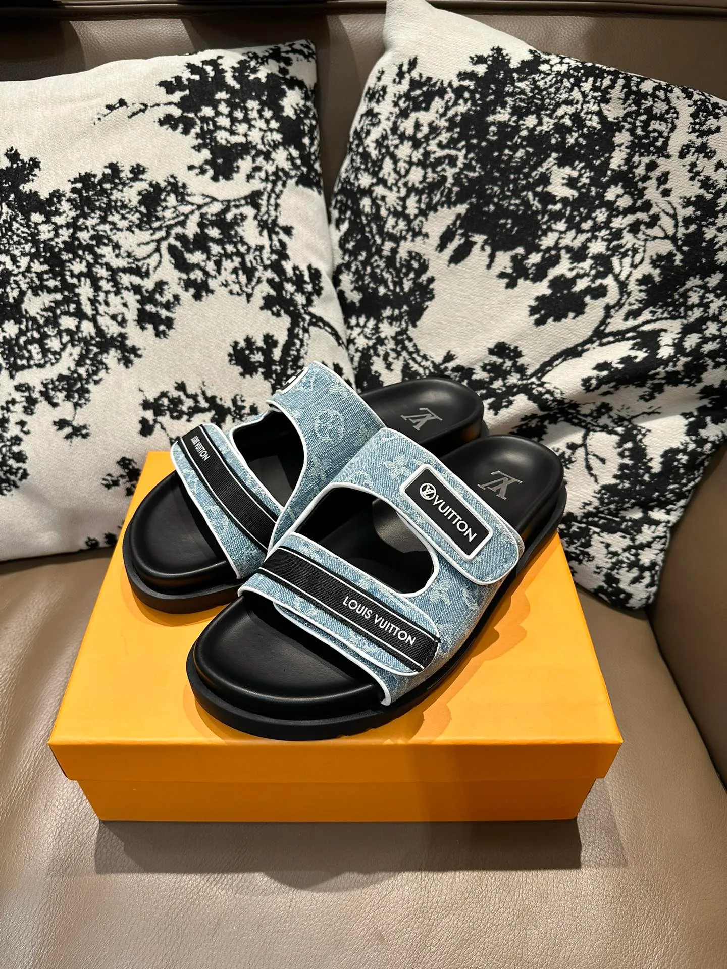 Men's shoes 💰360💰 LV flip flops, cowhide surface, sheepskin lining, size 36-46